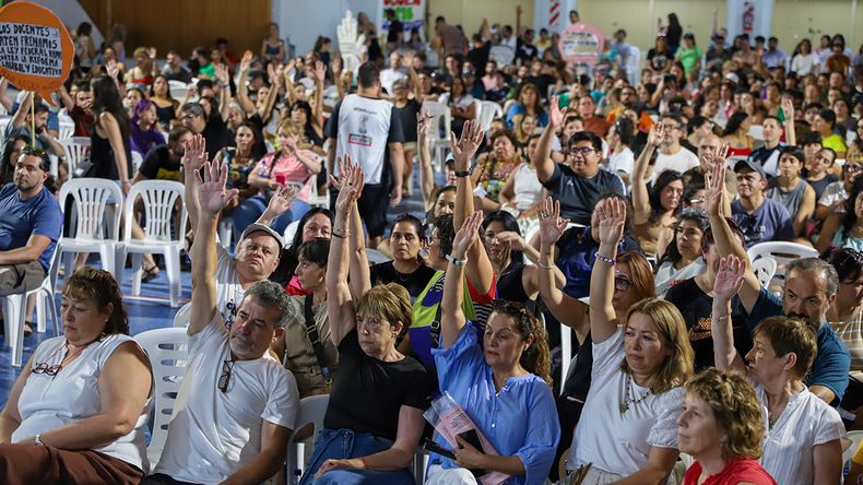 ATEN impuso la moción de la conducción provincial. | LMCipolletti.com ATEN impuso la moción de la conducción provincial.