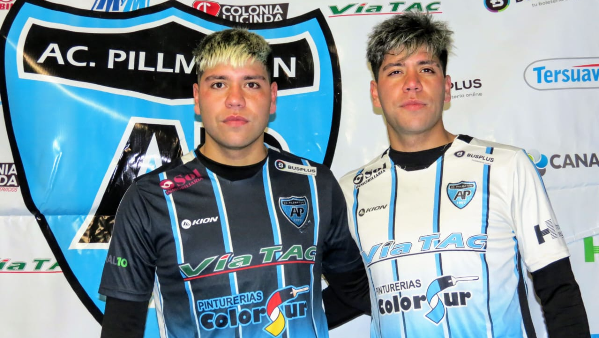 Los hermanos Carrasco con la camiseta de Pillmatún.&nbsp;