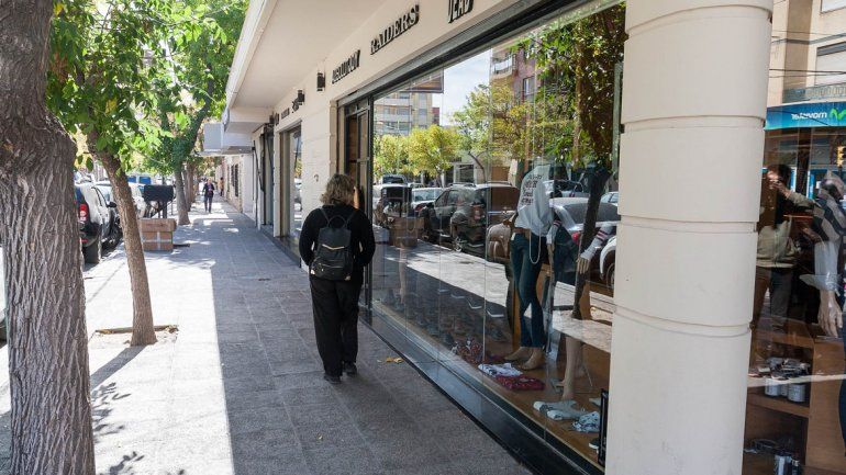 El lunes cerrarán casi todos los comercios cipoleños