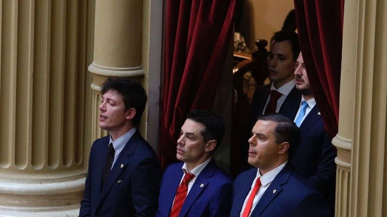 Las perlitas de la sesión: el prendedor de Caputo, el bebé en la sala y la diputada rionegrina protagonista