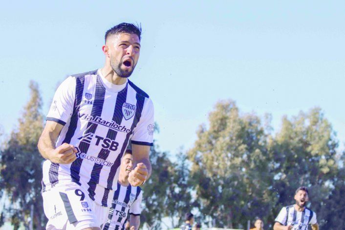 Juan Pablo Zárate sostiene a Cipo con sus goles.