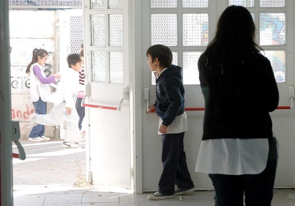 Se llevaron dinero y una TV de una escuela primaria