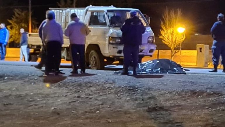 Ruta 22: un motociclista murió y una mujer fue derivada al hospital