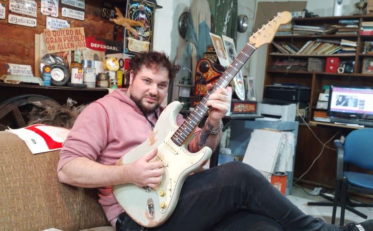 Un amor adolescente y un reencuentro soñando para volver a tocarla 20 años después