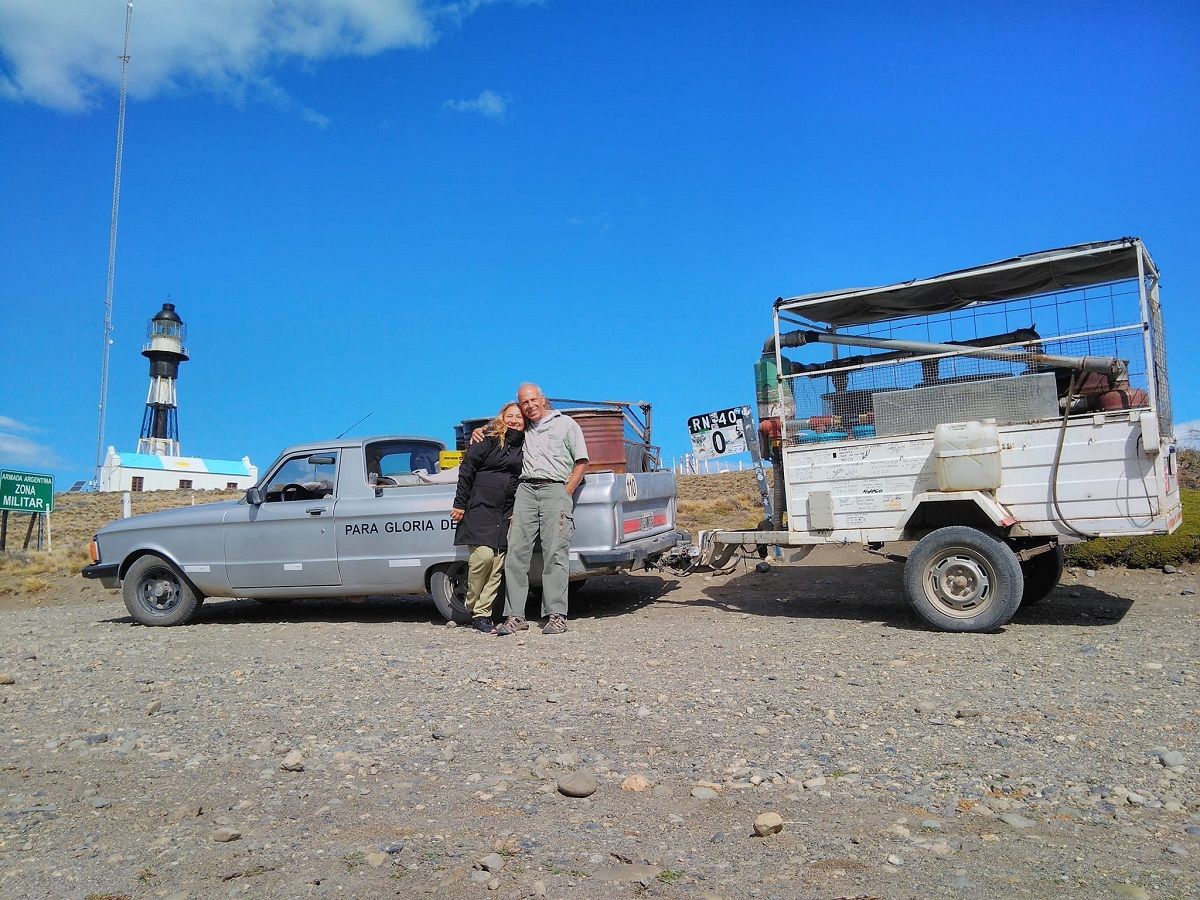 Construyó un auto que funciona gratis con basura residual - Foto; Face
