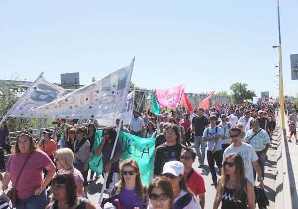 Trastornos y caos vehicular en los puentes por protesta