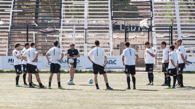 El plantel de Cipolletti ya no será el mismo después del encuentro previsto para esta mañana en La Visera.