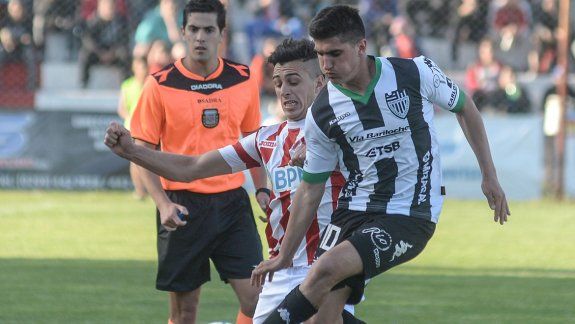 Del Prete vuelve a jugar en la posición de mediocampista por la izquierda.