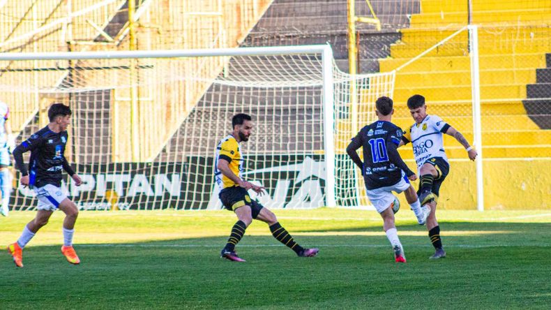 Rincón casi lo gana y también pudo perderlo, pero sacó su primer punto en el Carminatti