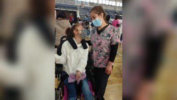 maria paz, feliz con la vacuna que le permitira volver al cole