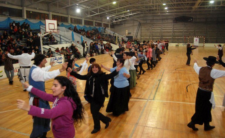 Vigilia por el Bicentenario a puro folklore