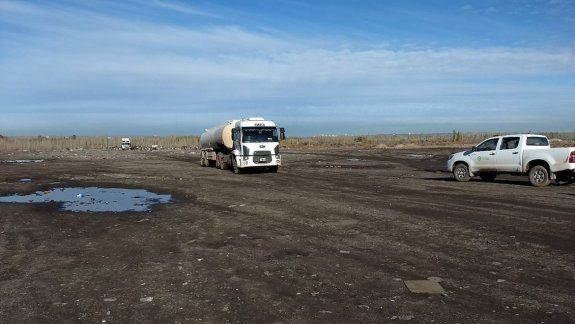 El basural quedó bien emparejado y ahora hay que dispersar los gases.