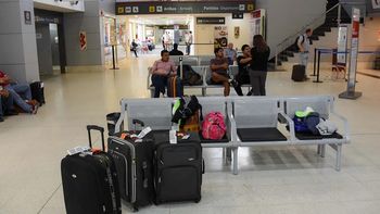 Los usuarios comenzaron a manifestar su enojo en el aeropuerto. Foto: Archivo.