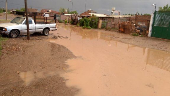 Con la lluvia del domingo volvió el miedo en los barrios 