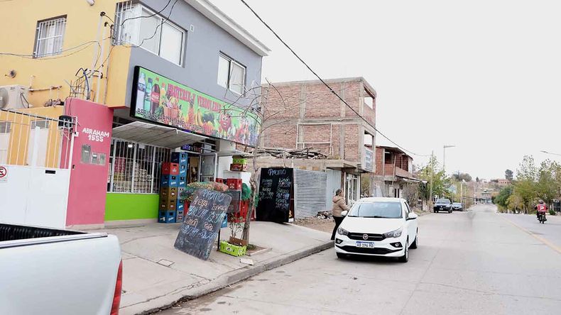 Hablaron los dueños del almacén de Neuquén donde ocurrió la violenta pelea entre una clienta y la cajera | LMCipolletti.com Hablaron los dueños del almacén de Neuquén donde ocurrió la violenta pelea entre una clienta y la cajera