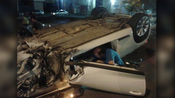 Perdió el control del auto y volcó sobre la Ruta 22