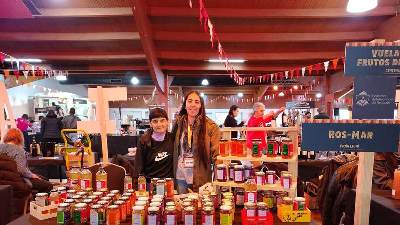 Madre e hija en Tienda de Sabores, en el espacio Duam de Neuquén. Foto: gentileza