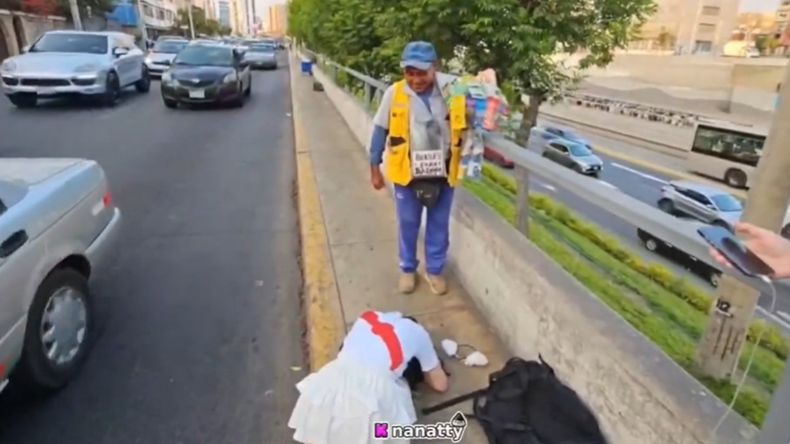 Ocurrió durante una caminata por Perú, cuando un comerciante se acercó a la streamer para ofrecerle productos | LMCipolletti.com Ocurrió durante una caminata por Perú, cuando un comerciante se acercó a la streamer para ofrecerle productos