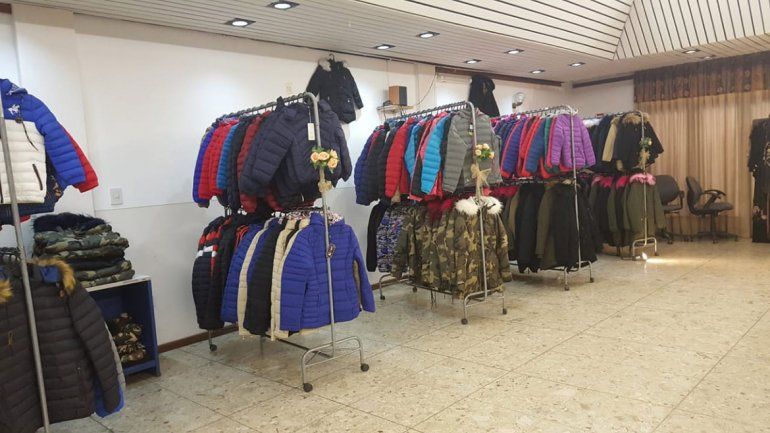 Prohibieron feria de ropa por quejas de comerciantes