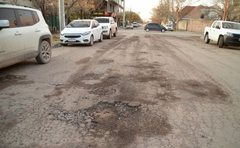 Más baches tras la lluvia en calles de Cipolletti