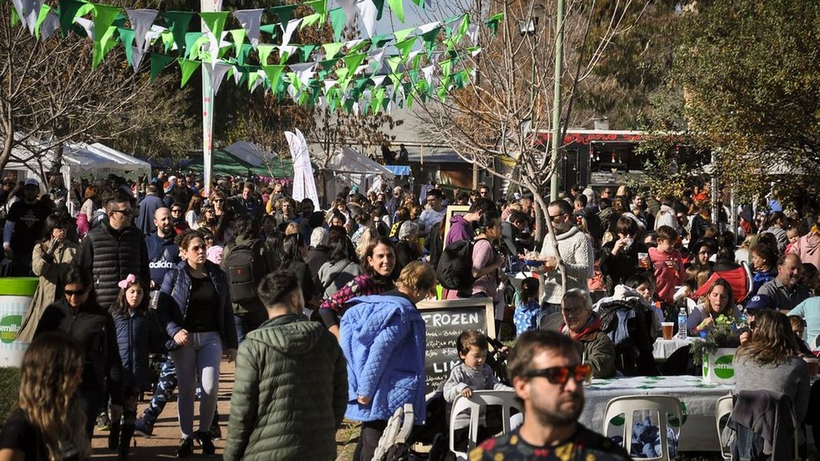 La feria Semilla suele convocar a una multitud en Cipolletti. | LMCipolletti.com La feria Semilla suele convocar a una multitud en Cipolletti.