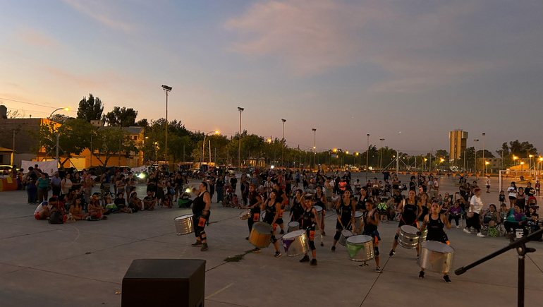 Sorteos, feria el color de la murga y el cierre musical de Los Charros de Cipo serán parte del festejo.