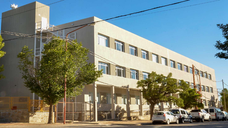 Sigue la tolerancia cero en el Estado neuquino: hizo un certificado trucho para su hermana y la echaron | LMCipolletti.com Sigue la tolerancia cero en el Estado neuquino: hizo un certificado trucho para su hermana y la echaron