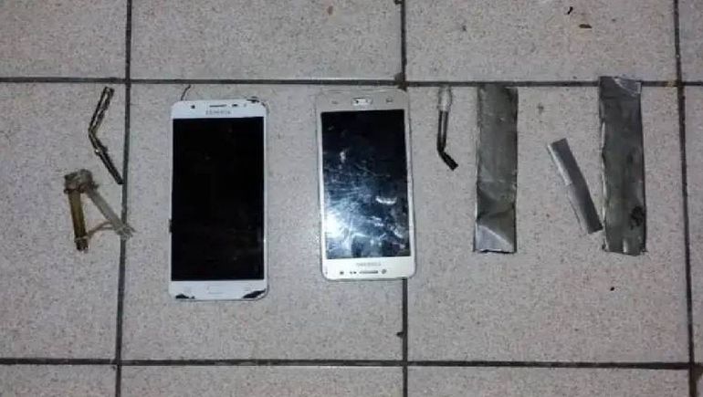 Los guardias de la cárcel secuestraron 16 teléfonos celulares.