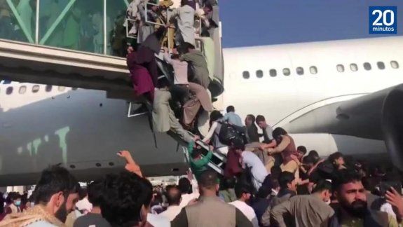 Afganistán: dramáticos videos del ataque al aeropuerto de Kabul
