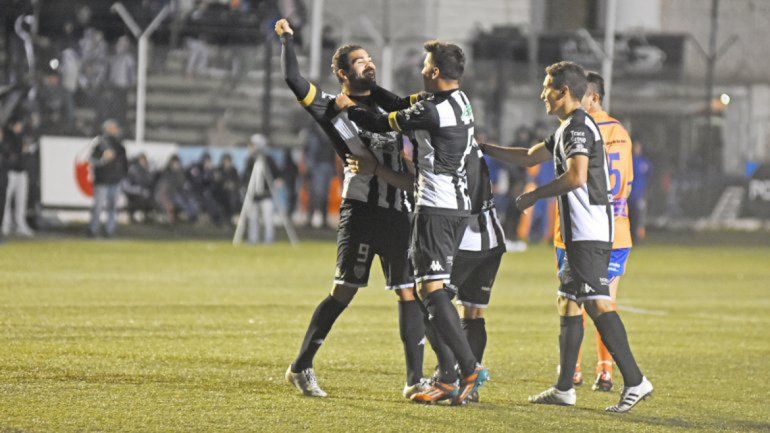 Cristian Taborda ya le marcó seis goles a Deportivo Roca