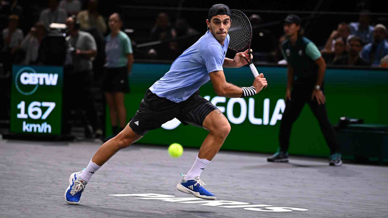 Con sufrimiento incluido, Francisco Cerúndolo sigue avanzando en el Masters 1000 de París | LMCipolletti.com Con sufrimiento incluido, Francisco Cerúndolo sigue avanzando en el Masters 1000 de París