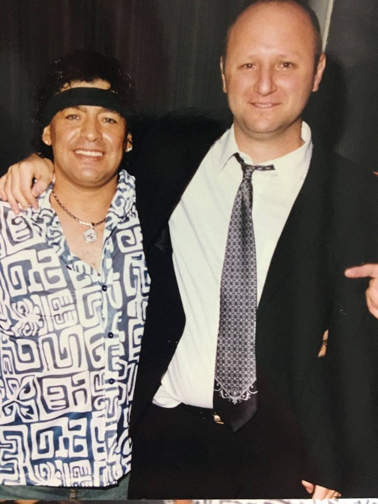 Maradona la rompió en el casamiento de Israelit.