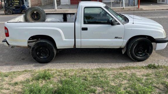Cipoleños paseaban por Neuquén en una camioneta robada