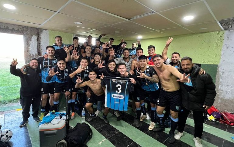 El festejo de Pillma por su victoria ante La Amistad en cancha de San Sebastián.