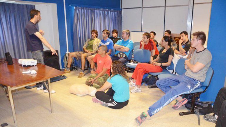Los aspirantes a guardavidas están obligados a hacer el curso.