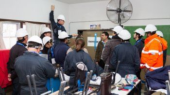 Ayer instalaron los paneles solares en el techo del CET 30, colegio ubicado en el barrio Don Bosco.