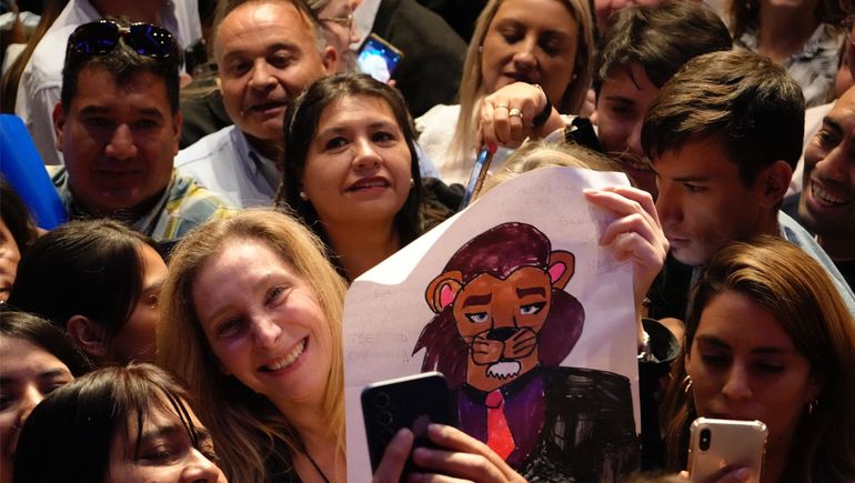 En 13 imágenes: Karina Milei, Martín Menem y Nadia Márquez en la zona