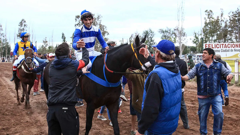 Roberto Ibáñez, cuando ganó el Pellegrini neuquino. Roberto Ibáñez, cuando ganó el Pellegrini neuquino.
