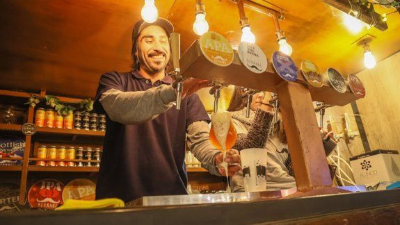 Las cervezas artesanales deleitan a miles de turistas 