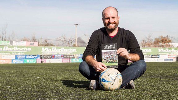 Sigue la Feria del Libro y ahora es el turno de la pelota