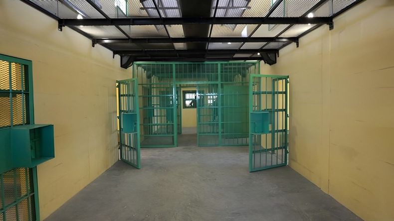 Una mujer fue a visitar a un preso y la acusaron de llevarle un paquete lleno de drogas. Ocurrió en el Establecimiento Penal de Viedma.&nbsp;