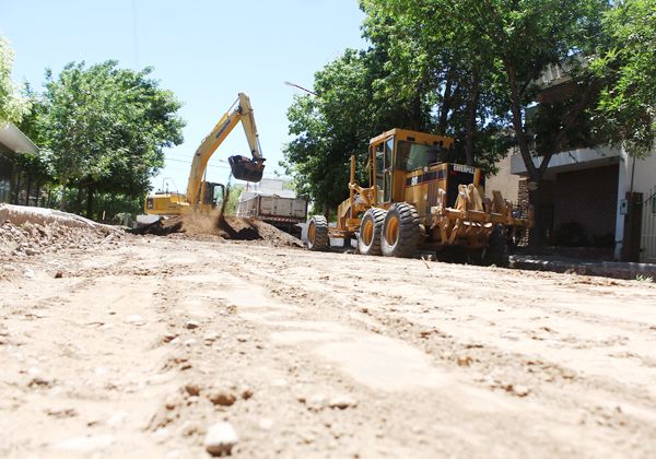 Inician plan de asfalto en el barrio Almirante Brown