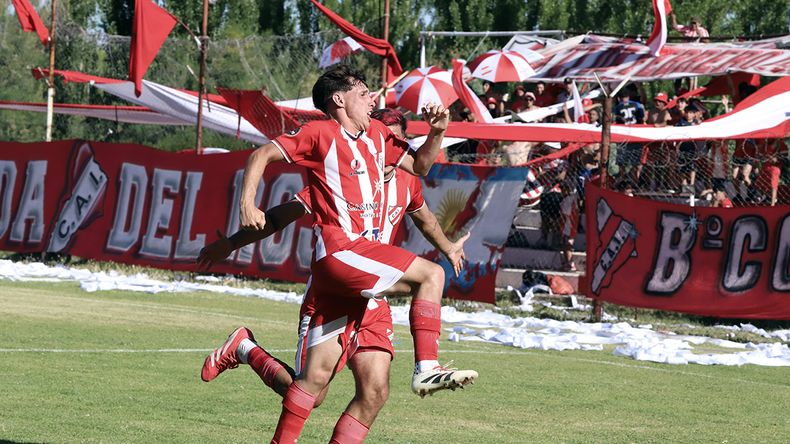 Maxi Morales, de rival a goleador de Independiente de Neuquén