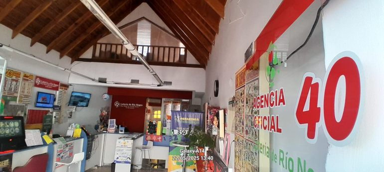 La agencia oficial 40, de Irigoyen 788 es la casa central que a través de la sub-agencia 10 vendió el premio. Foto Antonio Spagnuolo.