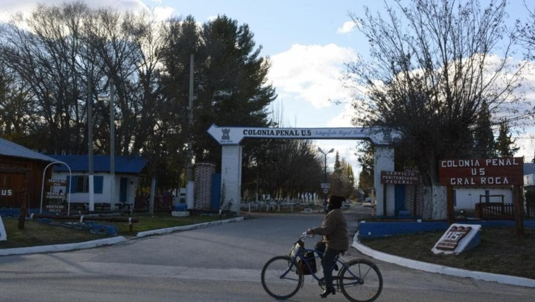 El sistema aplicado en Roca es el mismo que se implementó en el penal de Cipolletti, esto obedecería al cambio del destino del director, Lucas Matamala.