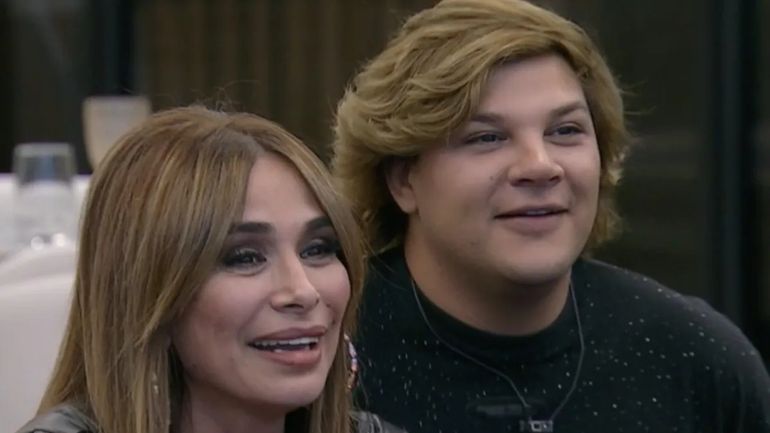 Emma y la Gata Noelia dentro de la casa de Gran Hermano