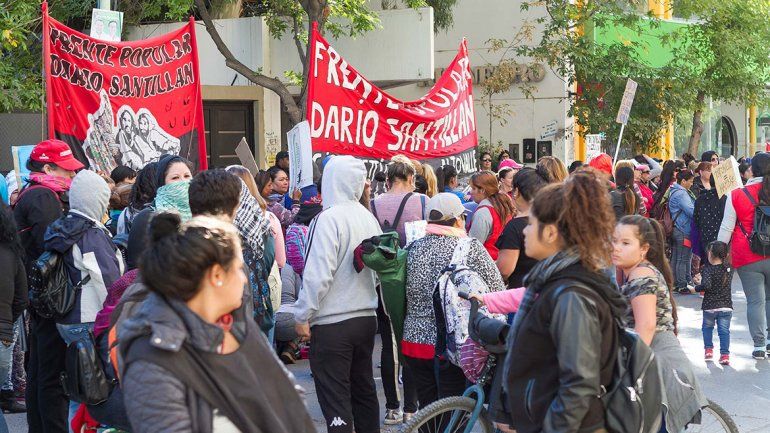 Crece la demanda de alimentos en las tomas de la ciudad
