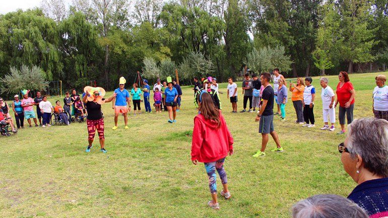 Concluyeron ayer las colonias de vacaciones en la pileta de la Isla Jordán.