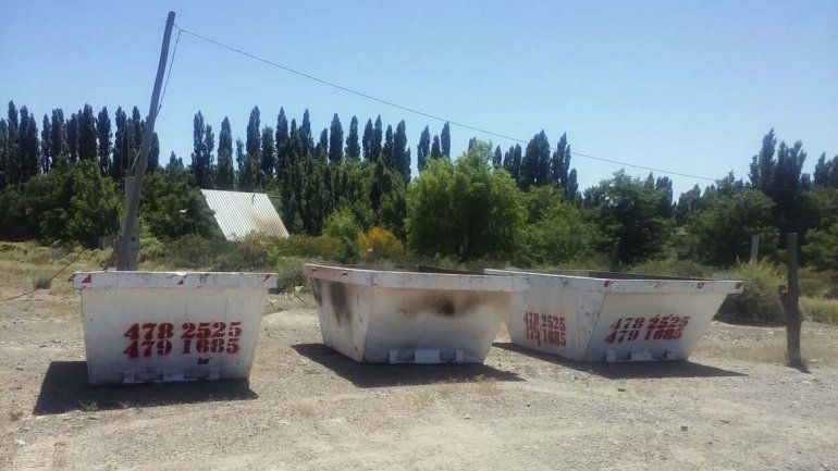Denuncian que los contenedores de basura provocan un foco infeccioso en Las Perlas