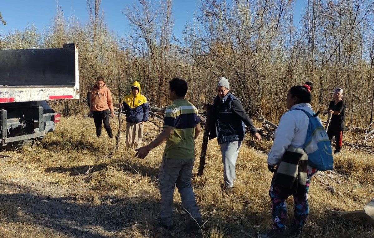 Consiguieron leña a través del desmonte de una chacra
